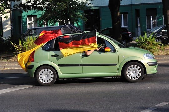 Auch der Autoschmuck unterliegt gewissen Regeln (Foto: ADAC)