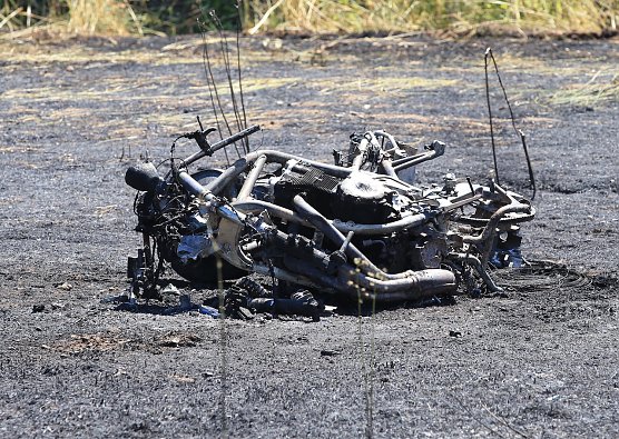 Ausgebranntes Motorrad nach Unfalll (Foto: S.Dietzel)