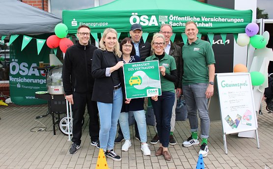 Das Autohaus Grund in Berga feierte am Samstag den 40. Geburtstag. (Foto: Ulrich Reinboth)
