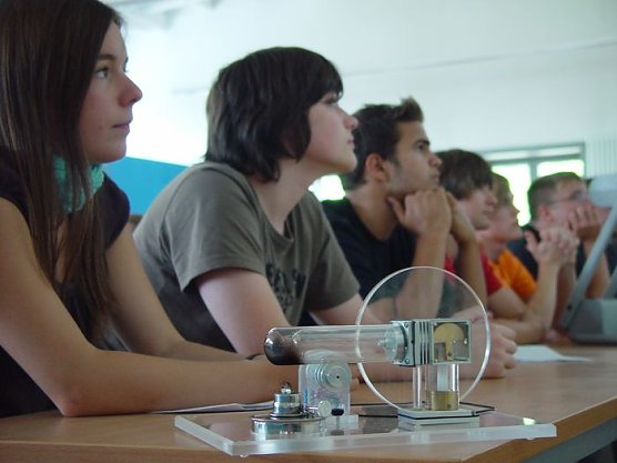 Interessierte Sch&uuml;ler (Foto: A. Schelenhaus)