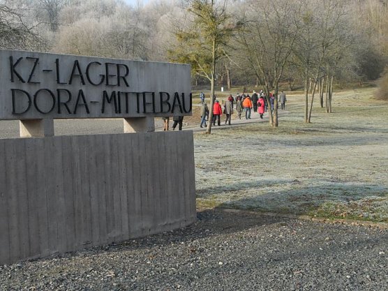 F&uuml;hrung durch die Gedenkst&auml;tte (Foto: Angelo Glashagel)