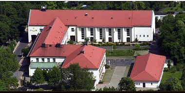 Bild: Das Klubhaus Hettstedt von oben.