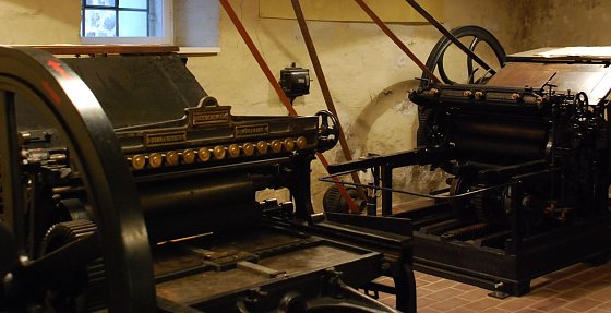 Bild: Blick in das sensationelle technische Denkmal "Historische Druckerei Heise" in Hettstedt (im Bild: Schnellpressen von 1889 und 1899, deren Erfinder Friedrich K&ouml;nig aus Eisleben und sein Partner Andreas Bauer waren). Der Druckereiverein wird dank des Geldes aus dem Zukunftsfonds die Sachsen-Anhalt-Tage, das Reformationsjubil&auml;um und andere Ereignisse mit Technik und Drucken vor Ort bereichern.