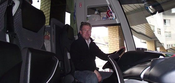 Bild: Busfahrer Michael Kimpel wird mit seinen G&auml;sten an Bord durch S&uuml;dengland reisen.