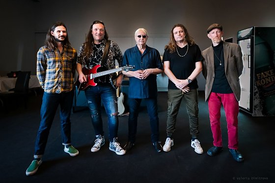 Bild: Ian Paice (Mitte) mit der Band Purpendicular