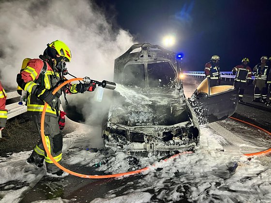 Bild: Auto brannte aus
