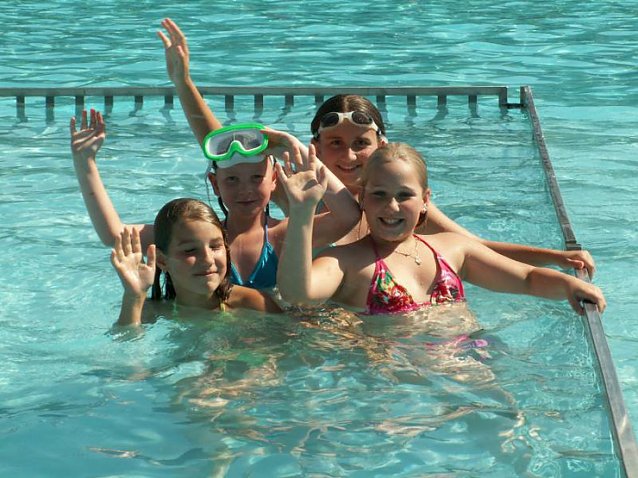 Bild: Schwimmbad Gro&szlig;furra