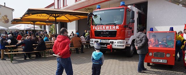 Bild: Kinder und Feuerwehr - eine Einheit, die nicht nur zu Hause im Kinderzimmer passt, sondern auch bei der Helftaer Feuerwehr.