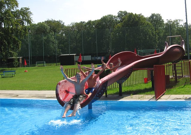 Bild: Schwimmbad Ferienpark Feuerkuppe