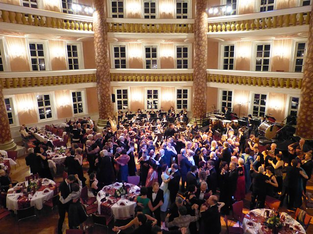 Bild: Sondersh&auml;user Schlossball mit Special Guest