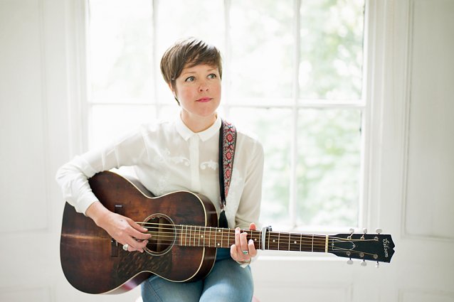 Bild: EMILY BARKER und ihre Band...