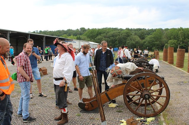 Bild: Sponsoren beim Schie&szlig;en auf dem Dickkopf