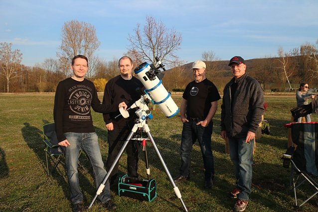 Bild: Sternenfreunde am Stausee, v.l.: Alexander Pistorius, Daniel Schneider, Dr. Volker Gorges und Dr. Peter Roskothen