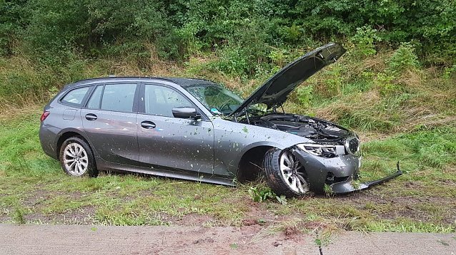 Bild: Von der Autobahn gerutscht