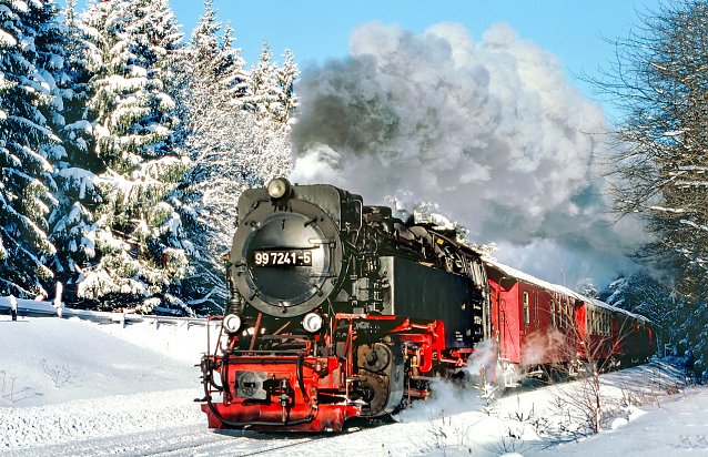 Bild: Mit Volldampf in den Winter: Vom 1. November bis zum 25. April 2024 gilt der neue Winterfahrplan der Harzer Schmalspurbahnen