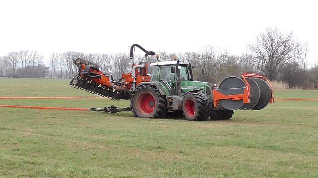 Bild: Traktor mit Schlauch