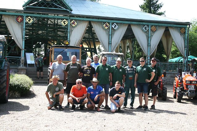 Bild: Schlepperfreunde auf dem Auerberg