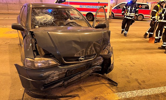 Bild: Unfall im Autobahntunnel