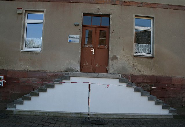 Bild: Neue Treppe am alten Dorfgemeinschaftshaus