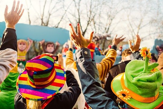 Bild: Vorsicht beim Fasching
