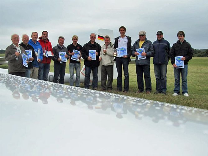 Die Meister sind gekürt (Foto: Aeroclub Hans Grade e. V.) Die Meister sind gekürt (Foto: Aeroclub Hans Grade e. V.)
