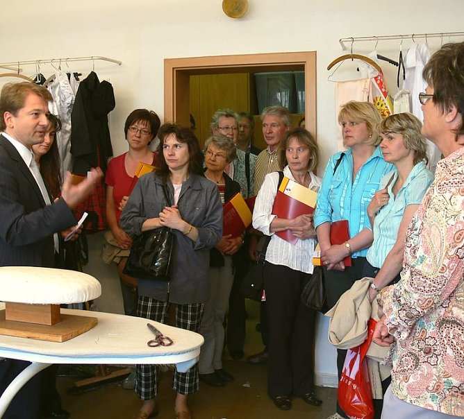 Zu Besuch in der Schneiderei (Foto: K&uuml;hn)
