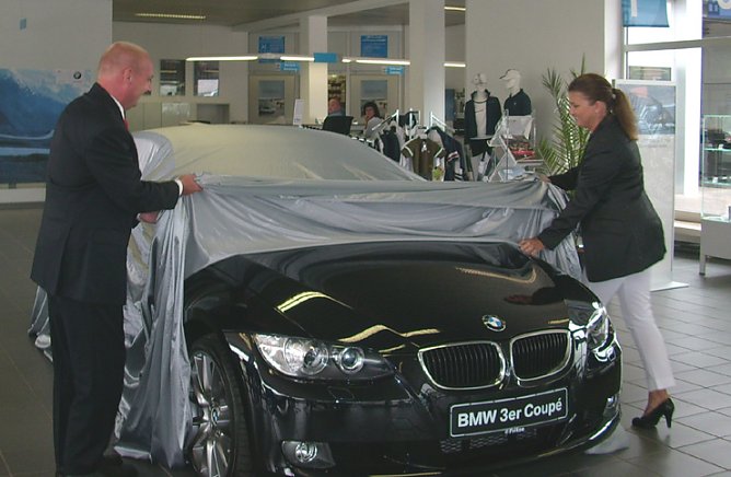 Übergabe Spendenfahrzeug durch das Autohaus Fritze Sondershausen (Foto: Karl-Heinz Herrmann) Übergabe Spendenfahrzeug durch das Autohaus Fritze Sondershausen (Foto: Karl-Heinz Herrmann)