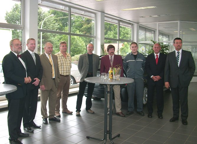 Übergabe Spendenfahrzeug durch das Autohaus Fritze Sondershausen (Foto: Karl-Heinz Herrmann) Übergabe Spendenfahrzeug durch das Autohaus Fritze Sondershausen (Foto: Karl-Heinz Herrmann)