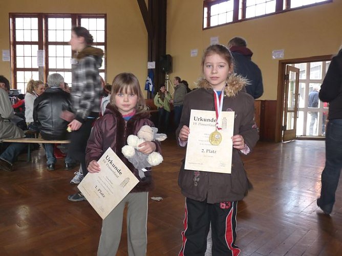 Kinder und Jugendliche beim Possenlauf (Foto: Karl-Heinz Herrmann)