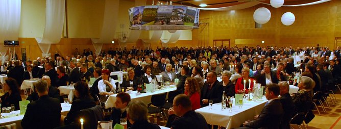 Blick in den Saal zum Neujahrsempfang in der Sangerh&auml;user Mammuthalle. Mehr als 600 Menschen waren gekommen. (Foto: Jochen Miche)