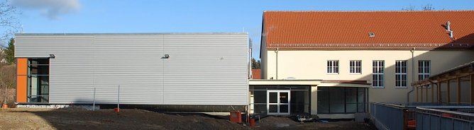 Das Gymnasium in Hettstedt. Landkreis und Stadt ziehen seit Jahren an einem Strang, wenn es darum geht, den k&uuml;nftigen Abiturienten die besten Lern- und Pr&uuml;fungsbedingungen zu bieten. Dieser Anspruch schlie&szlig;t die gemeinsame Suche nach L&ouml;sungen bei Problemen mit ein, wird von beiden Partnern versichert und von Betroffenen best&auml;tigt. (Foto: Jochen Miche)