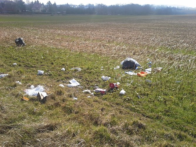 Der Verursacher dieses illegal hinterlassenen M&uuml;lls konnte ermittelt werden. (Foto: Maik Knothe)