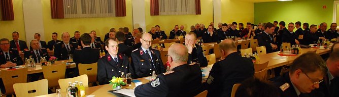 Im "Sonnensaal" des einstigen Wallh&auml;user Steingutwerkes fand die diesj&auml;hrige Jahreshauptversammlung des Kreisfeuerwehrverbandes Mansfeld-S&uuml;dharz statt. (Foto: Jochen Miche)
