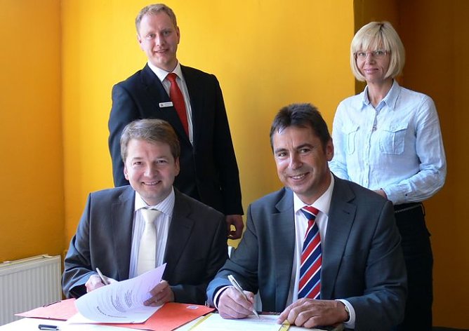 Unterzeichnet (Foto: I. Kühn) Unterzeichnet (Foto: I. Kühn)