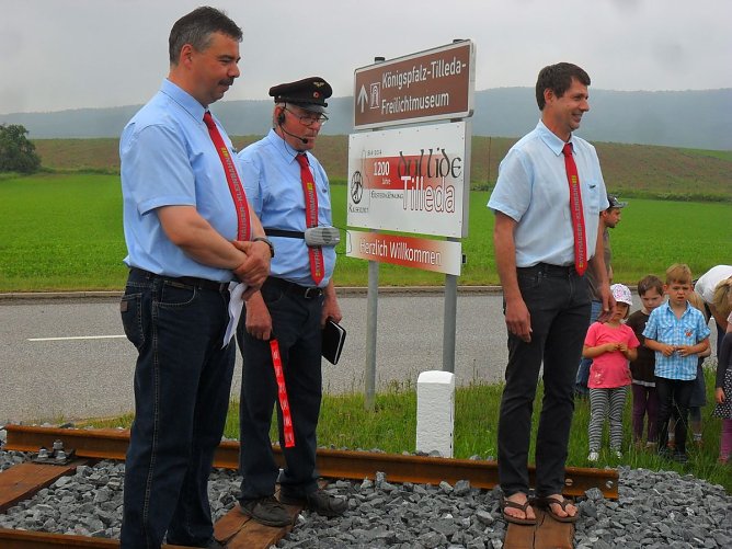Ganz gro&szlig;er Bahnhof zum Kyffh&auml;user-Kleinbahn-Jubil&auml;um (Foto: Andreas Schm&ouml;lling)