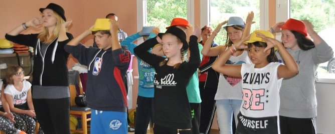 Eine Tanzeinlage für die Gäste. (Foto: Maik Knothe) Eine Tanzeinlage für die Gäste. (Foto: Maik Knothe)