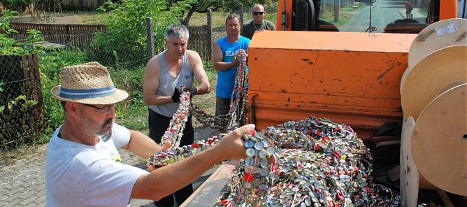 Einsammeln eines Weltrekordlers. (Foto: Jochen Miche)