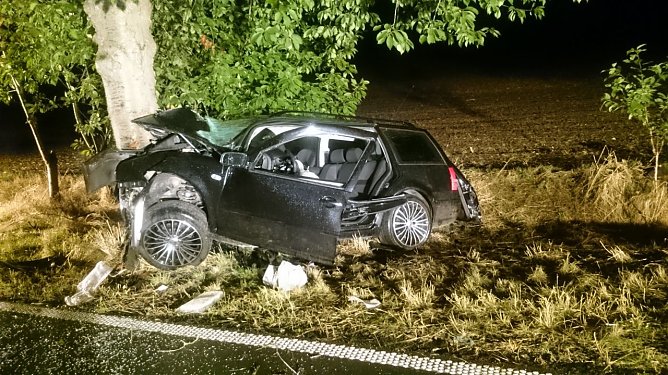 Das verunfallte Fahrzeug (Foto: Polizei) Das verunfallte Fahrzeug (Foto: Polizei)