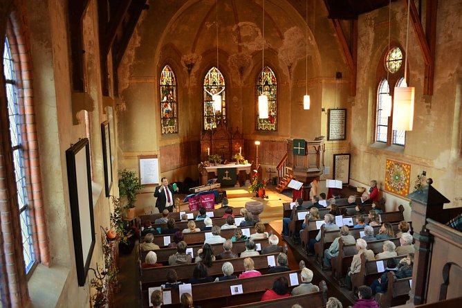 Beim Gottesdienst (Foto: Y. Stechardt-Lauer)