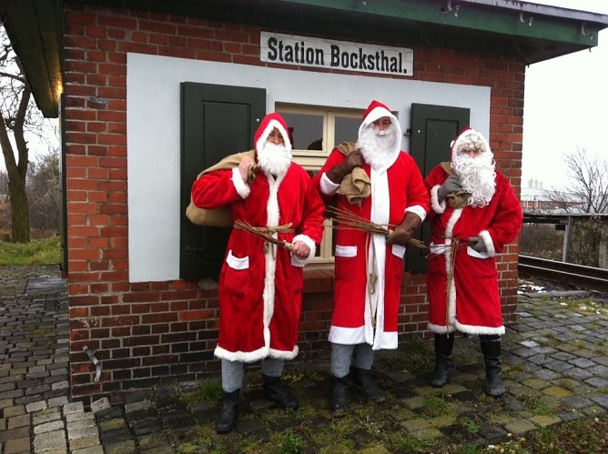 Nikolaus und seine Helfer  (Foto: MBB)