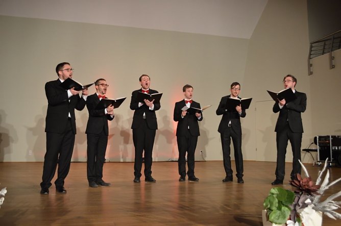 M&auml;nnervokalensemble KeinChor: David Ostermann, Lukas Doleschal, Jakob Auer, Georg Pfeiffer, Johannes Doleschal, Patrick Ostermann (v.l.n.r.) (Foto: privat)