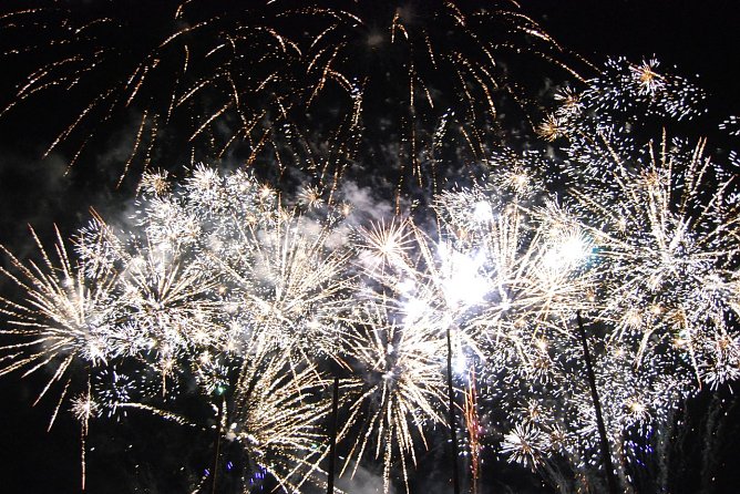 Feuerwerk - Beispielfoto (Foto: HELIOS) Feuerwerk - Beispielfoto (Foto: HELIOS)