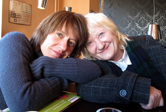 Jennipher (links) und Carmen-Maja Antoni (Foto: Theater Eisleben) Jennipher (links) und Carmen-Maja Antoni (Foto: Theater Eisleben)