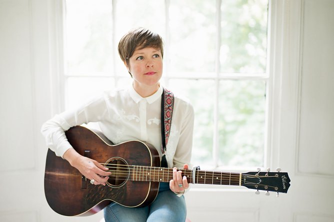 EMILY BARKER und ihre Band... (Foto: Künstler) EMILY BARKER und ihre Band... (Foto: Künstler)