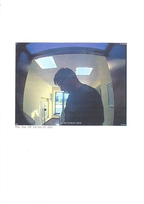 Unbekannter Täter (Foto: Polizei) Unbekannter Täter (Foto: Polizei)