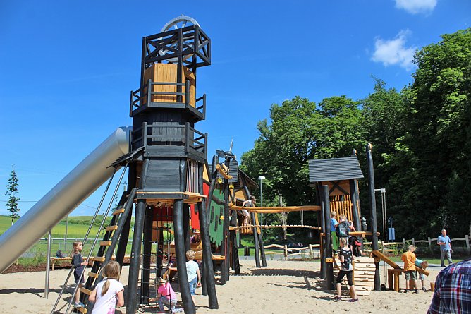 Geoerlebnislandschaft an der Barbarossahhöhle (Foto: Karl-Heinz Herrmann) Geoerlebnislandschaft an der Barbarossahhöhle (Foto: Karl-Heinz Herrmann)