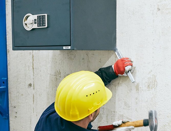 Wichtig ist auch die richtige Verankerung (Foto: Stiftung Warentest)