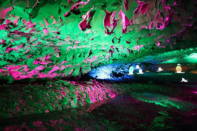 World of Lights - Lichterwelten (Foto: Barbarossahöhle) World of Lights - Lichterwelten (Foto: Barbarossahöhle)