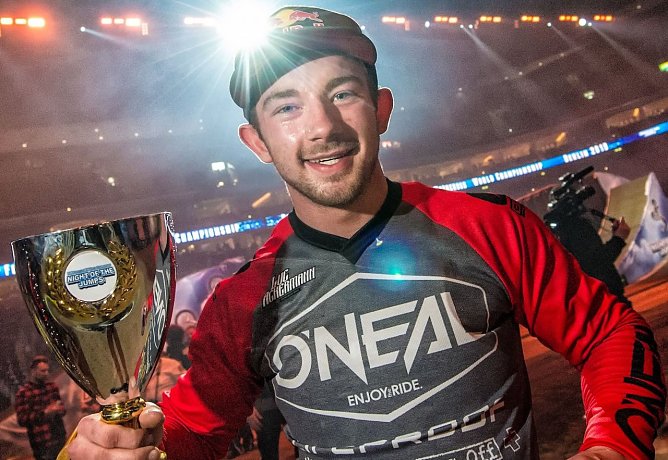 Luc Ackermann springt sich zum NIGHT of the JUMPs-K&ouml;nig von Berlin (Foto: NIGHT of the JUMPs)