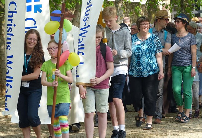 Ökumenische Christus-Wallfahrt zum Kloster Volkenroda (Foto: Andreas Möller) Ökumenische Christus-Wallfahrt zum Kloster Volkenroda (Foto: Andreas Möller)